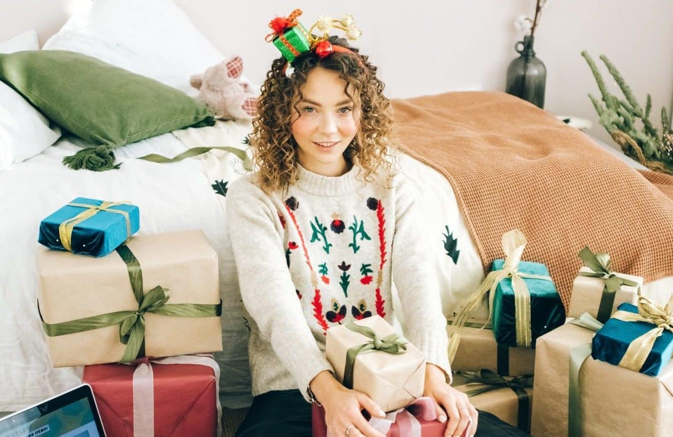Girl dressed with holiday outfit